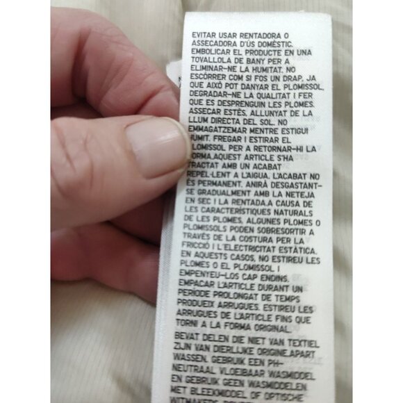 Uni Qlo Ultra Light Down Puffer Vest Womens Medium Ivory Cream Full Zip Pockets - Picture 16 of 16